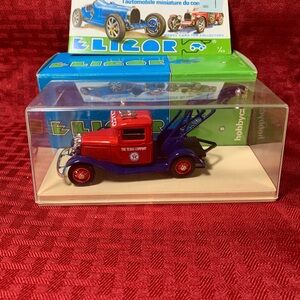 Texaco Ford Tow Truck 1:43 scale Die-Cast